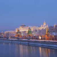 Утро красит нежным светом Стены древнего Кремля, :: Евгений Седов