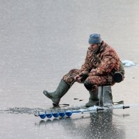 На зимней рыбалке :: Дмитрий Балашов
