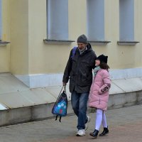 Рядышком с дедушкой. :: Татьяна Помогалова