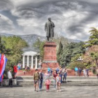 Памятник Ленину в Ялте :: Andrey Lomakin