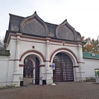 Спасские (Задние) ворота со Стрелецкими караульнями :: Александр Качалин
