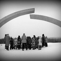 Памятник "Разорванное кольцо" :: Валентина Жукова