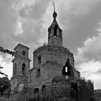 Развалины церкви в Барыкове :: Евгений Кочуров
