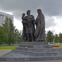 Памятник Александру Невскому, его жене Александре и сыну их Василию :: Нина Синица