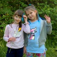 Заплетаю две косички - две задорные сестрички! :: Дмитрий Конев