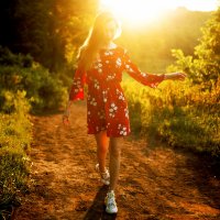 Девушка в красном платье с цветами идет по лесной тропинке на рассвете :: Lenar Abdrakhmanov