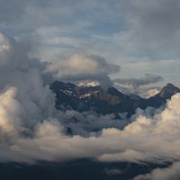 Задумчиво через века, горы тянутся сквозь облака... :: Светлана Карнаух