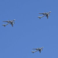 ТУ -95МС летят втроём , возвращаются с Парада Победы.11:25 :: Татьяна Помогалова