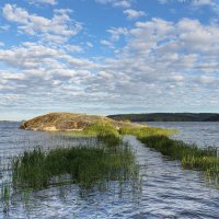 островок на Ладожском озере :: юрий затонов
