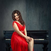 Belle fille au piano :: Сергей Бухарев