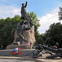 Памятник адмиралу Макарову :: Вера Щукина