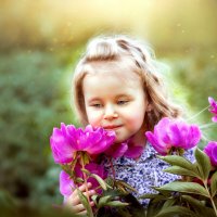 Малышка с цветами :: Олеся Шульженко