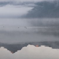 туманным утром на НижнеМультинском озере :: Ларико Ильющенко