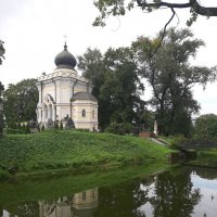 Никольское кладбище Александро-Невской лавры. Пруд и Церковь св. Николая Мирликийского :: Елена Павлова (Смолова)