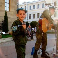 Улыбчив так - юный певец! :: Евгений 