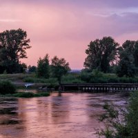 Малиновый закат у реки :: Татьяна Минаева