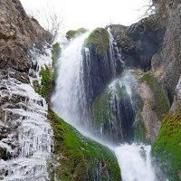 ЗИМНЯЯ ПРОГУЛКА ДО ВОДОПАДА. :: Виктор Осипчук