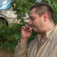 Курить вредно, но попробуй доказать когда сам куришь. :: Анатолий. Chesnavik.