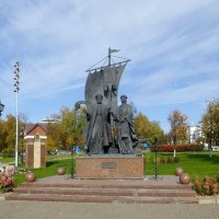 Памятник святым Петру и Февронии Муромским (открыт в 2012-м году) :: Наиля 