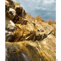 Скупые слёзы октября... Арпатский водопад... Зеленогорье... :: Сергей Леонтьев