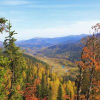 Осенний взгляд в долину :: Сергей Чиняев 