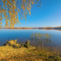 Осеннее озеро :: Vladimbormotov 