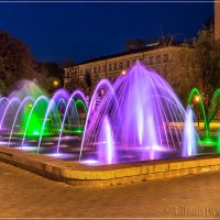 Вечерние цвета фонтана "Муза" :: Denis Aksenov