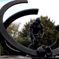 Памятник ликвидаторам аварии на Чернобыльской АС (г.Кривой Рог) :: Владимир Бровко