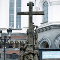 Екатеринбург возле храма На крови :: Вадим Поботаев