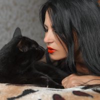 Девушка и черный кот. :: Анжелика Маркиза