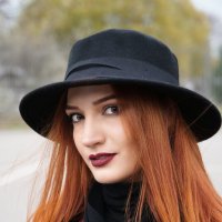 Много видала, много страдала. С дочкою шляпа влюблялась, мечтала. :: Саша Бабаев