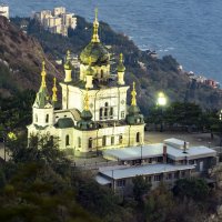 Церковь над Форосом :: Андрей Анатольевич Жуков