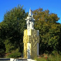 Памятник морякам-балтийцам :: Сергей Карачин