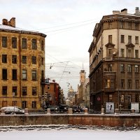Два дома на той стороне - Большая Подьяческая улица... :: Юрий Куликов