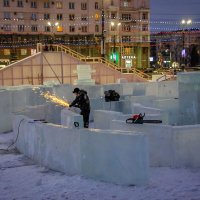 Строительство ледового городка. :: Надежда 