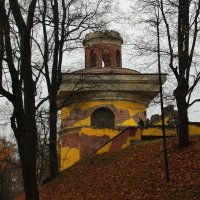 Осенью в парке рядом с Историей... :: Tatiana Markova
