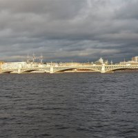Троицкий мост, освещенный солнцем :: Елена Гуляева (mashagulena)