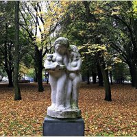 Парковая скульптура. :: Валерия Комова