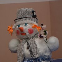 весёлый  танцующий  снеговичок...с наступающим вас ...друзья..!!! :: леонид логинов
