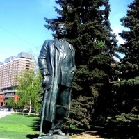 Памятник Горькому в парке Музеон. :: владимир 