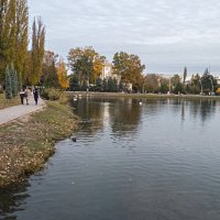 На прогулке в Гагаринском парке :: Валентин Семчишин
