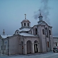 Церковь  на  окраине... :: Vladimir Semenchukov