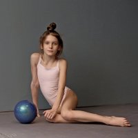 девочка и мяч :: Roman Kashin