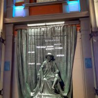Памятник Евгению Вахтангову возле театра его имени :: Елена 