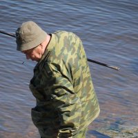 Рыбалка — самый трудоёмкий способ расслабиться.... :: Tatiana Markova