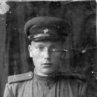 Командир роты. 20 лет. Погиб в 1944 г. Мой дядя. :: Владимир 