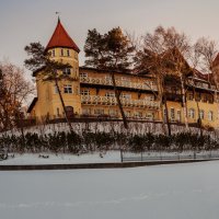 Zamek Neptun w zimowej szacie luty 2021r :: Janusz Wrzesień
