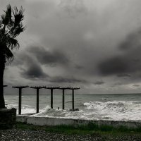 Когда с берега смотришь на шторм он всегда завораживает... :: Сергей Романов