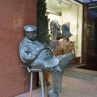 Памятник спящему охраннику. :: Валерий Пославский
