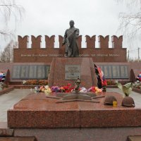 Монумент в память о солдатах, погибших при обороне Москвы :: Валерий 